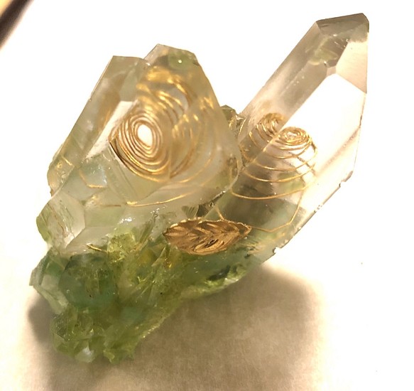 水晶ポイントクラスター型オルゴナイト☆(シードオブライフ・ライトグリーン) 1枚目の画像