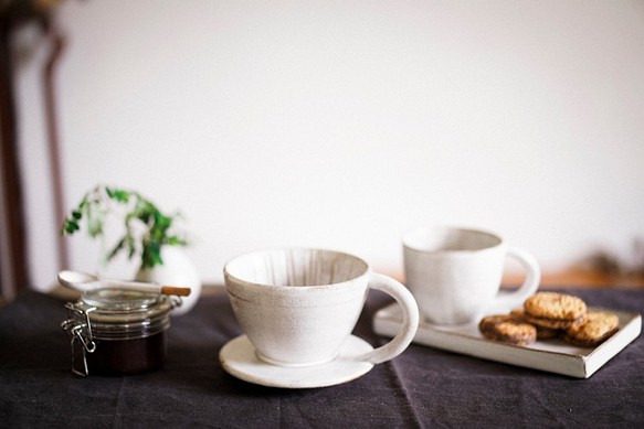 陶器のコーヒードリッパー ２-４杯用　/ Ceramic Coffee Dripper for 2-4 cups 1枚目の画像