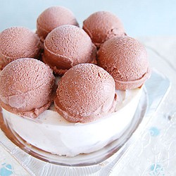 可愛いチョコレートのジェラートアイスケーキ 1枚目の画像