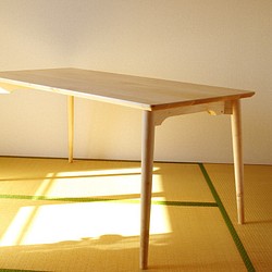 【オーダー製作】無垢メープル材の丸脚ダイニングテーブル 1枚目の画像