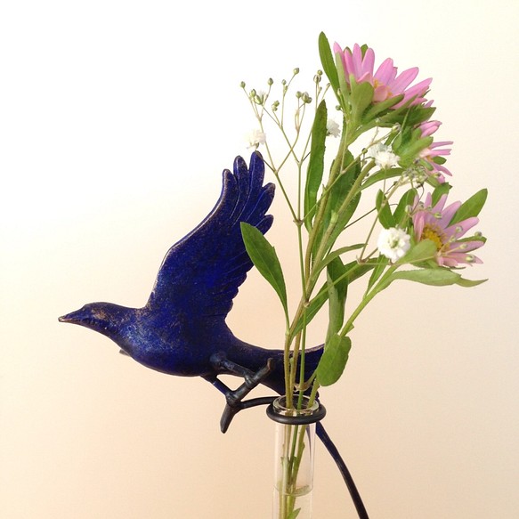 花を摘む 青い鳥 の 一輪挿し 一輪挿し 花瓶 花器 Oasis 通販 Creema クリーマ ハンドメイド 手作り クラフト作品の販売サイト