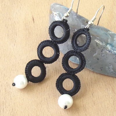 刺繡耳環“Ring Pearl”黑色 第1張的照片