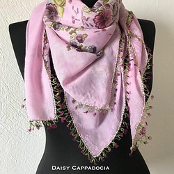 刺繡圍巾配花蕾絲海葵 第1張的照片