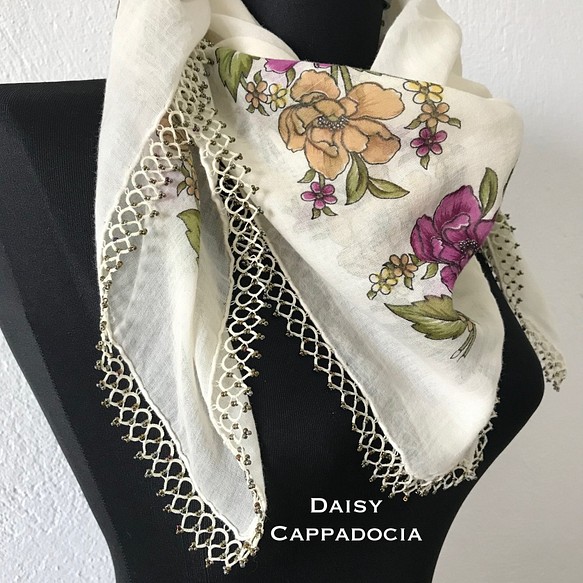 蓬鬆棉質圍巾，配有梭織花邊珠子白色 第1張的照片