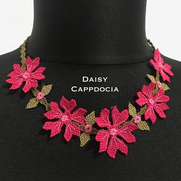刺繍のネックレス　コスモス　 ホットピンク 1枚目の画像