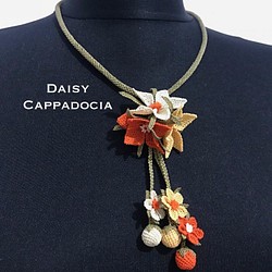 立体刺繍のネックレス　キキョウ　イエロー&オレンジ [PR022] 1枚目の画像