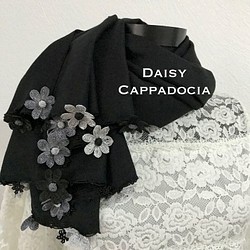 刺繍のお花つき　パシュミナストール「デイジー」ブラック 1枚目の画像