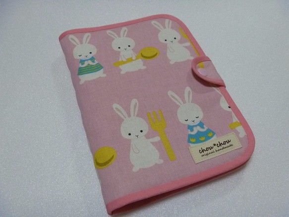 １４．可愛いウサギちゃんの母子手帳ケースS　通帳＆カードケース　ピンク　再販４ 1枚目の画像