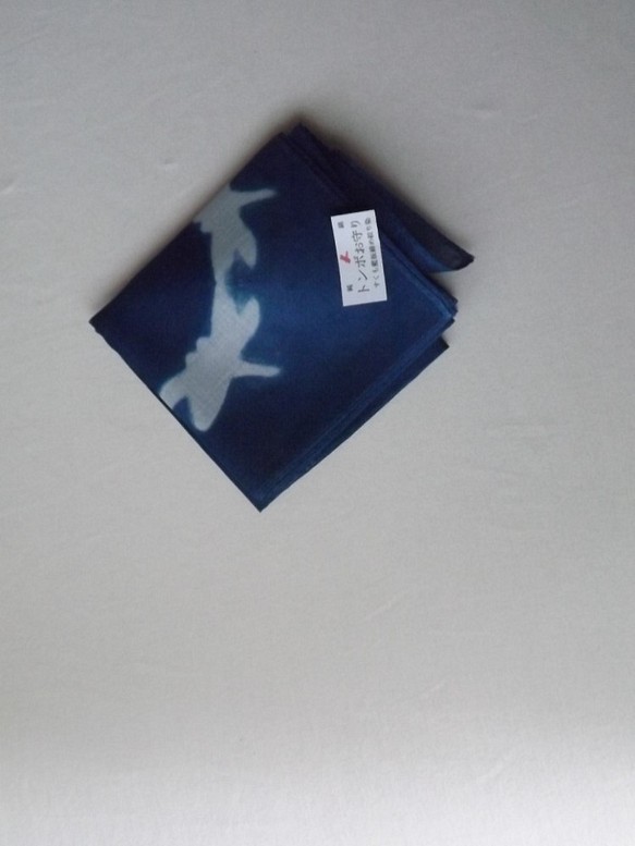 藍染ハンカチ「とんぼお守り」 1枚目の画像