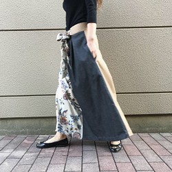 [5/31 再次上架] 喇叭形長裙，使用牛仔布和 4 種材料在風中包裹自己。長裙鬆緊腰米色夏 第4張的照片