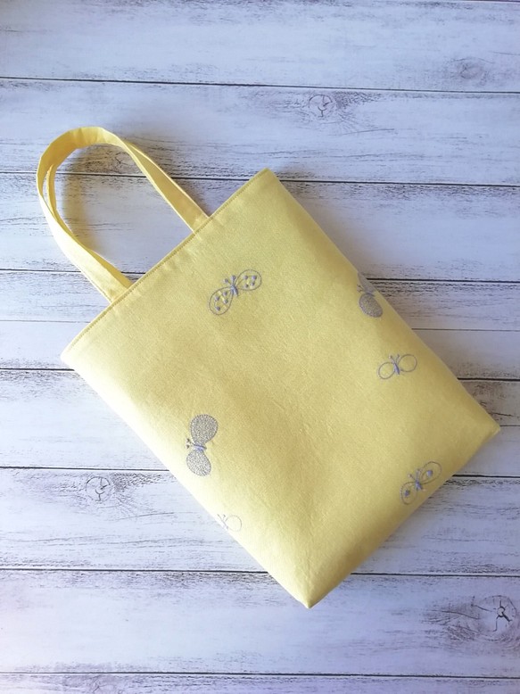 SALE★ミナペルホネンchoucho刺繍生地リネンのシンプルミニバッグ/yellow 1枚目の画像