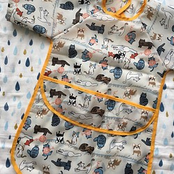 フレブル 猫ちゃん 半袖 お食事エプロン ロングタイプ(ライトグレー) 1枚目の画像