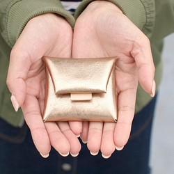 豚革製の四角いコインケース / quadrata -gold- 1枚目の画像
