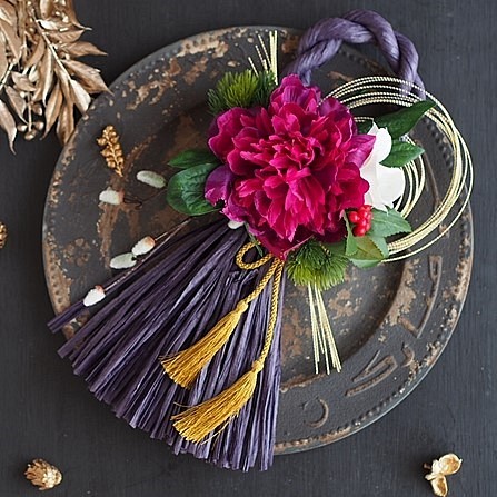 セール特価 ハンドメイドしめ縄飾り 白いタッセル型に淡い紫の芍薬や桜 