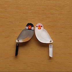 現品 尾が揺れる 文鳥(桜&白) イヤリング/ピアス/蝶タック