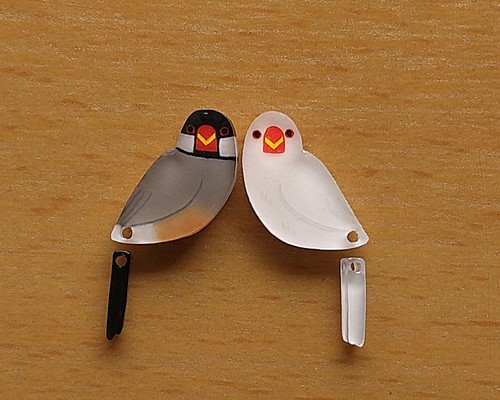 現品 尾が揺れる 文鳥(桜&白) イヤリング/ピアス/蝶タック