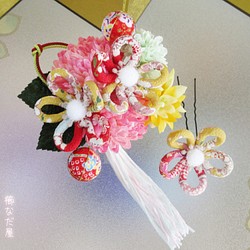 婚禮裝飾和服成人儀式畢業典禮入口儀式紅色淡黃色和服頭髮玉米縐紗串花 第1張的照片
