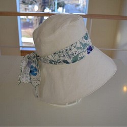 【受注製作】リバティ イルマ×無地 の リバーシブル 帽子  52〜62cm 1枚目の画像