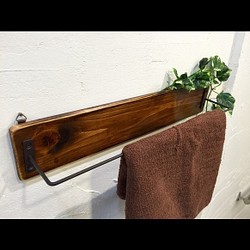 古董風棕色木製毛巾架 附鐵稈 第1張的照片
