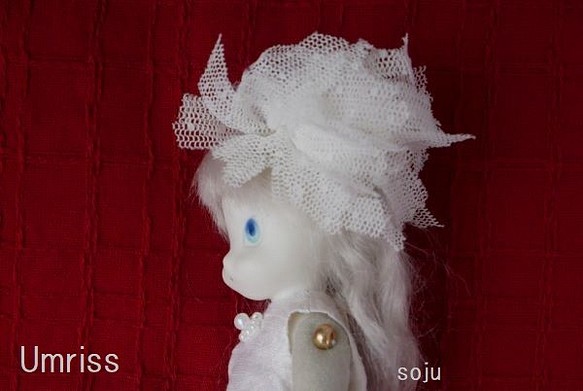 手のひらサイズのお人形『白い子』 1枚目の画像