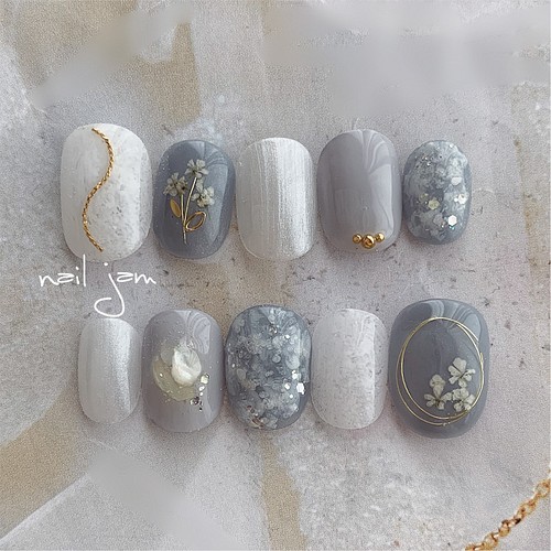 ブルーグレーの押し花ネイル ネイルチップ ネイルシール Nail Jam 通販 Creema クリーマ ハンドメイド 手作り クラフト作品の販売サイト