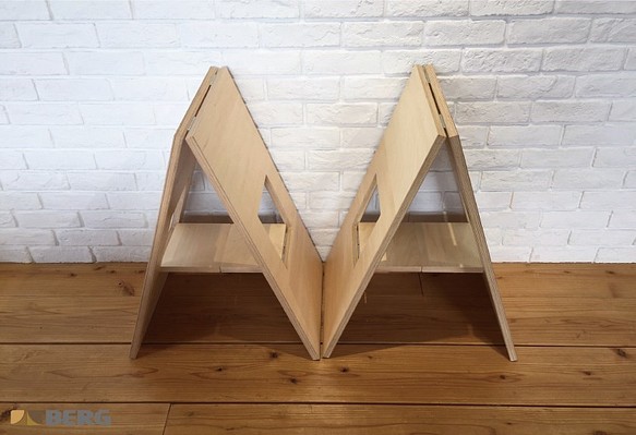 手軽に使えるテーブル脚　折りたたみ式　木製（シナ）　積層合板　ナチュラル 1枚目の画像