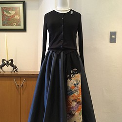 着物リメイク＊ハンドメイド＊アンティークの染め帯と大島紬のクラシカルなスカート 1枚目の画像