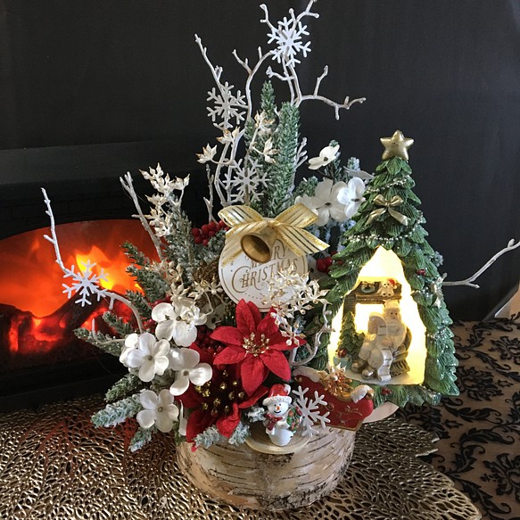 ”ほっこり光る！サンタのモミの木のお家"大人可愛いクリスマスインテリア『クリスマス2020』 1枚目の画像