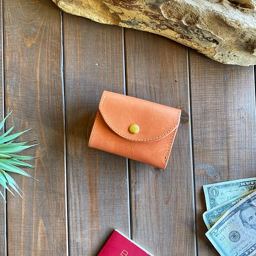 イタリアンレザーを使用したコンパクトな三つ折り財布 三つ折り財布