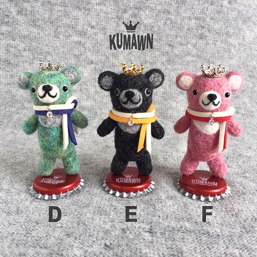 Kumawn クマウン スタンディング 6カラー展開 可愛い 癒し 王冠 クマ ツキノワグマ 羊毛フェルト 羊毛フェルト Carmine Dogg 通販 Creema クリーマ ハンドメイド 手作り クラフト作品の販売サイト