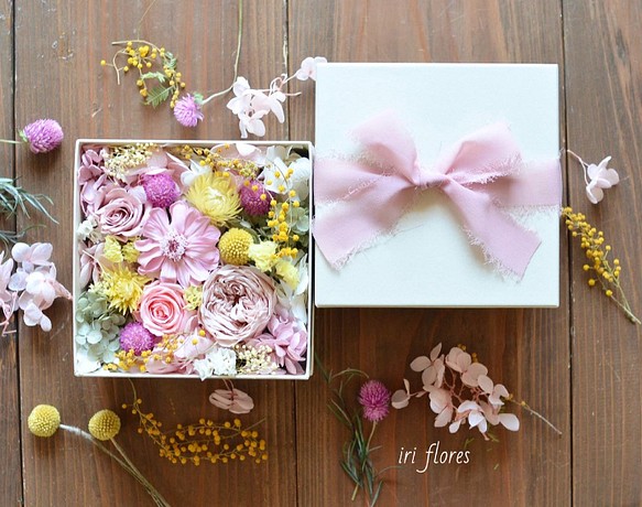 ミモザ ×ローズのFlower Box 結婚祝い　贈呈品 1枚目の画像