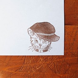 『受注製作』学生帽をかぶった猫　ハンドメイド消しゴムはんこ　 1枚目の画像