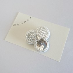 冬花Ⅱ ビーズ刺繍ブローチ 1枚目の画像