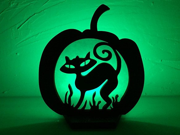 木のかぼちゃランプ「CAT」LEDキャンドル付き 1枚目の画像