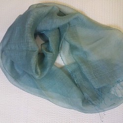 藍の生葉染め　シルクストール　ソフトメッシュ　大判 1枚目の画像