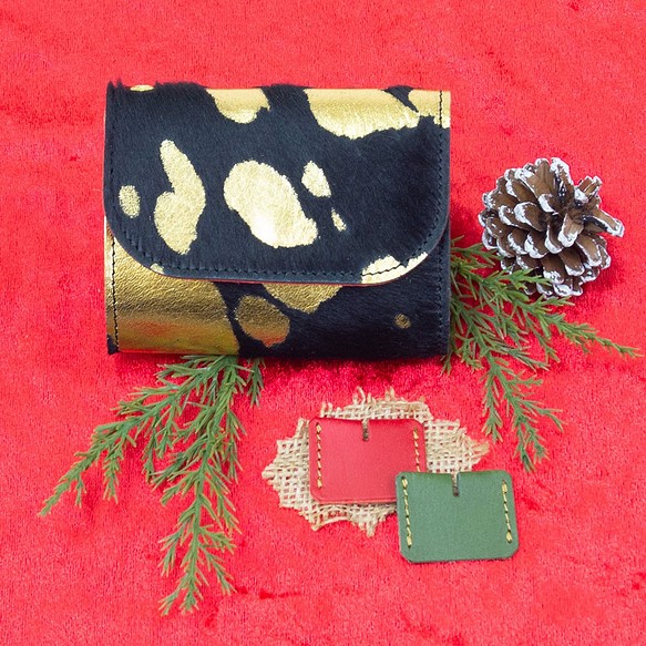 『Creema限定』【COTOCUL】お札が折れない小さな財布（クリスマスカラー/黒金） 1枚目の画像