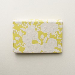 花柄マルチケース（通帳、カード、パスポートなどに）／flowers_yellow 1枚目の画像