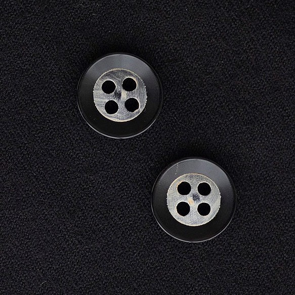 【ラフ加工デザイン】 水牛ボタン ＃BT269 4穴15mm C/#BK　ブラック　黒 5個セット 1枚目の画像