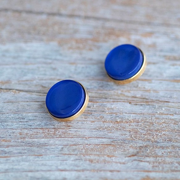 小巧的類似寶石的鈕扣，染有白色蝴蝶殼BT271 1孔13mm C /＃藍色 第1張的照片