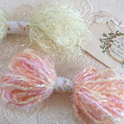 ちょこっとずつをセットに♪フリンジの様なレモン色の変わり毛糸と、イタリア製色合いの可愛いふわふわ毛糸2つセット 1枚目の画像