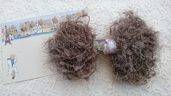 ちょこっと毛糸♪イタリア製　ポンポンが可愛いラメ入り毛糸～ブラウン～ 1枚目の画像