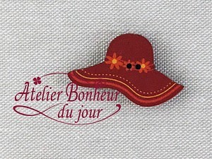 フランス製！『木製ボタン　アトリエ ボヌール ドゥ ジュール ～レンガカラーの帽子２個セット～』 1枚目の画像