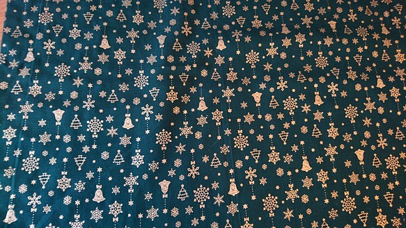 『ゴールドラメで描かれたクリスマス生地 』～50cm単位でカット～ 1枚目の画像