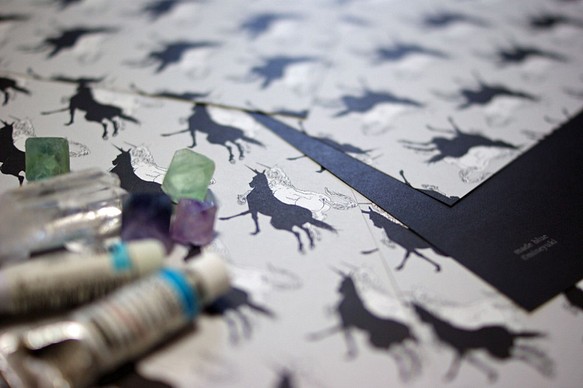 Monochrome Unicorn - Wrapping paper 1枚目の画像