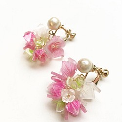 Marimo 季節性櫻花彩色耳環或耳環 第1張的照片