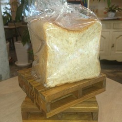 全粒粉の生クリーム食パン 1枚目の画像