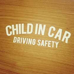 CHILD IN CAR  ステッカー 1枚目の画像