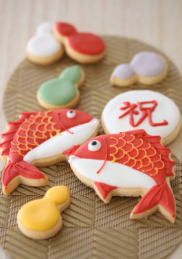mei様専用ページめでたいと和柄の100日祝いのアイシングクッキー 1枚目の画像