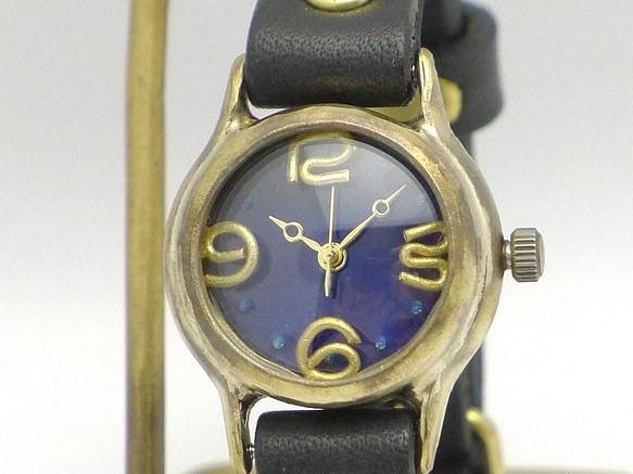 “Lady on Time-B”BL（藍色）字母女士黃銅手工腕錶 [305B BL] 第1張的照片