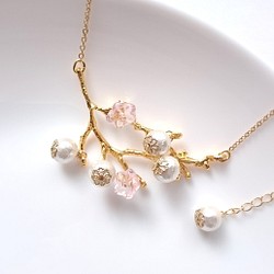 名残雪　桜のネックレス 1枚目の画像